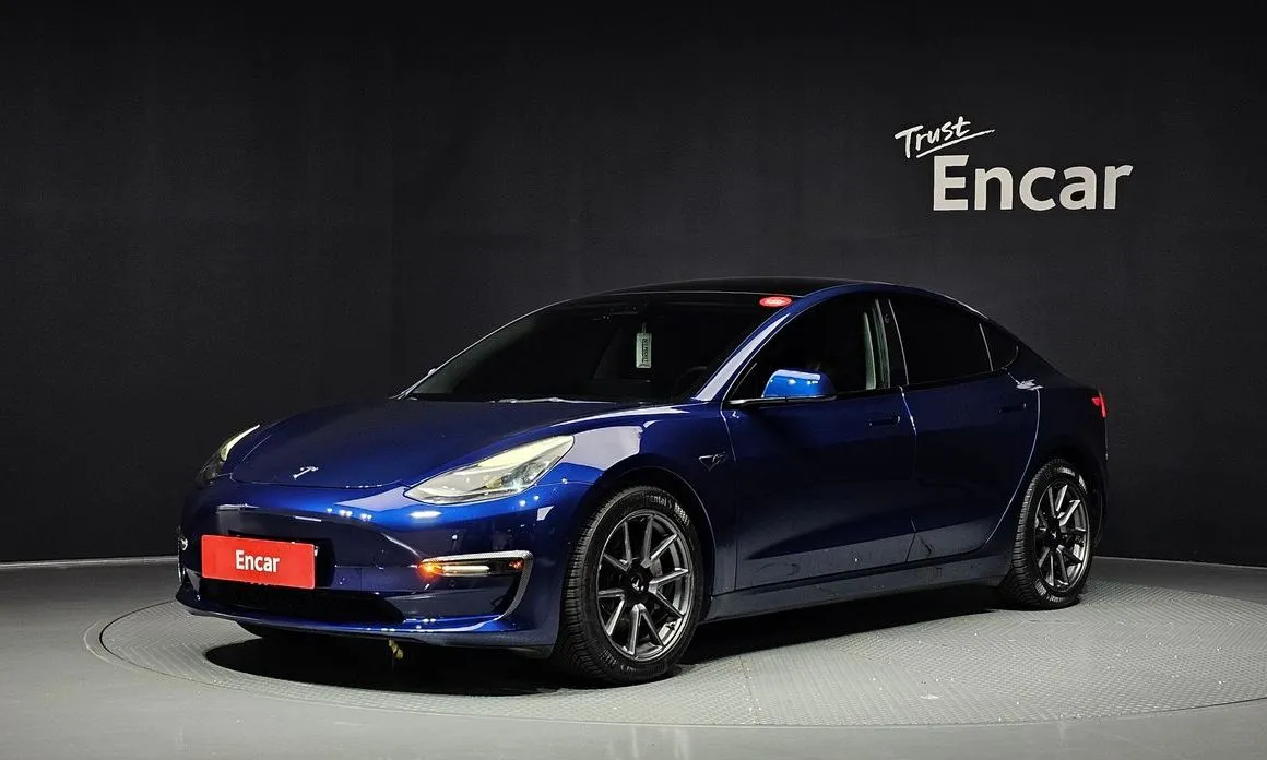 Tesla Model 3 — фото 1