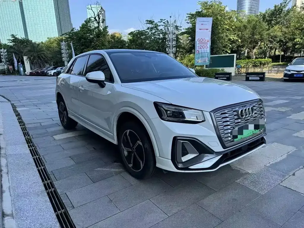 Audi Q2L e-tron — фото 9