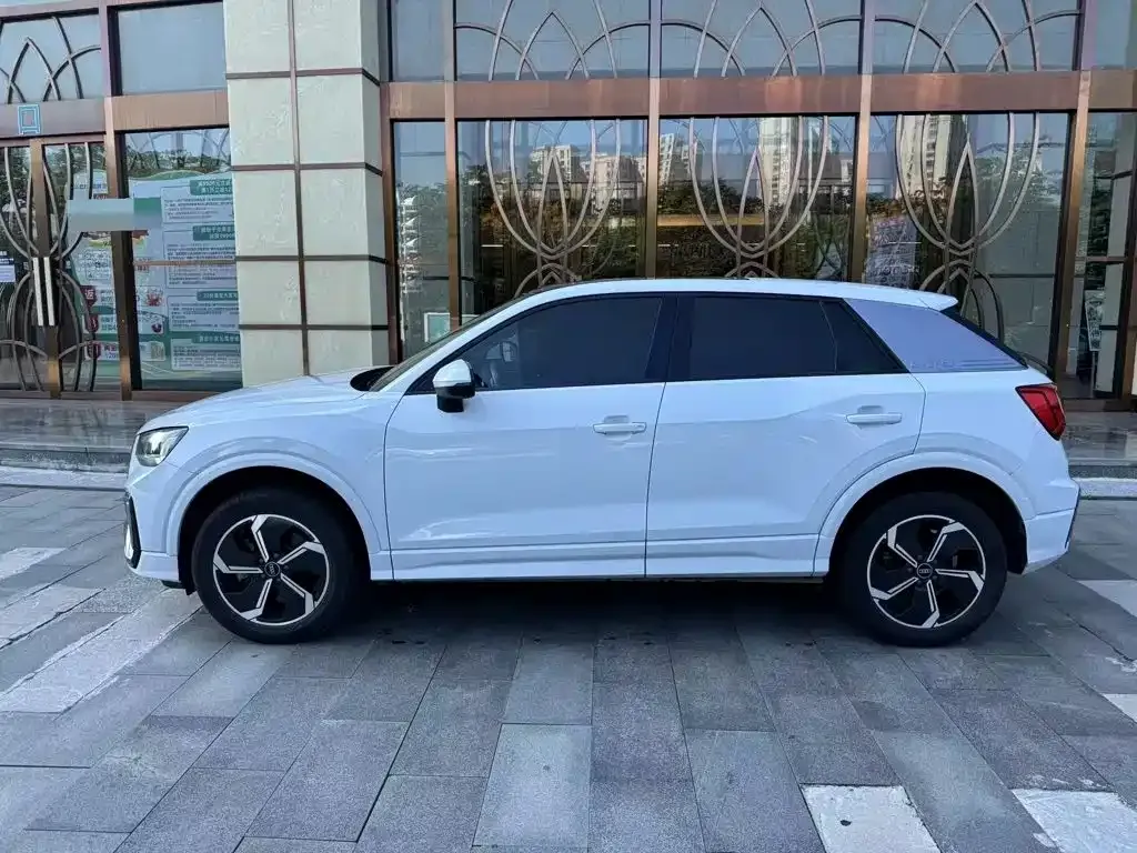 Audi Q2L e-tron — фото 7