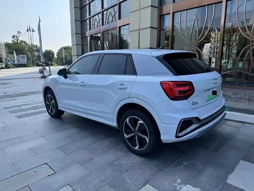 Audi Q2L e-tron — фото 8