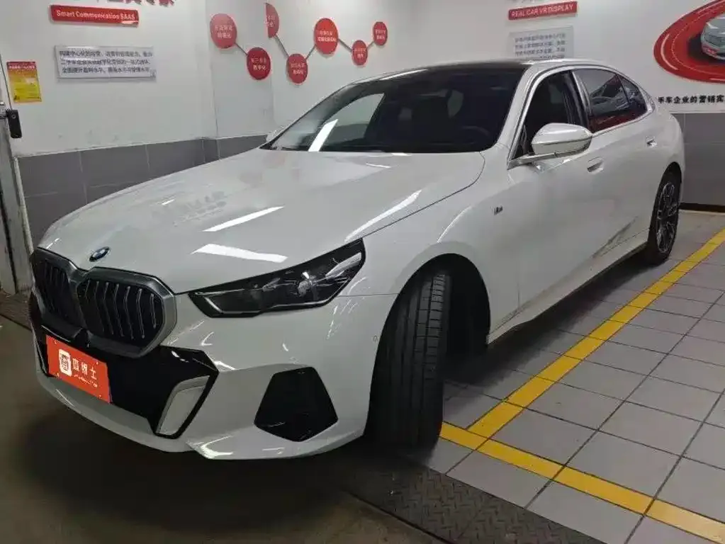 BMW 5 Series — фото 1