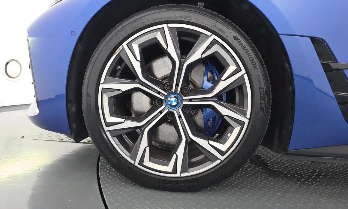 BMW i4 — фото 5