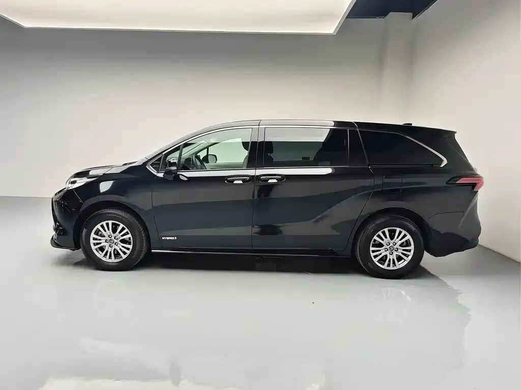 Toyota Sienna — фото 6