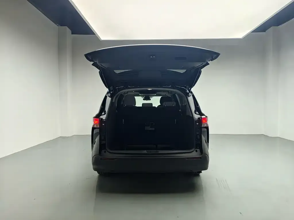 Toyota Sienna — фото 3