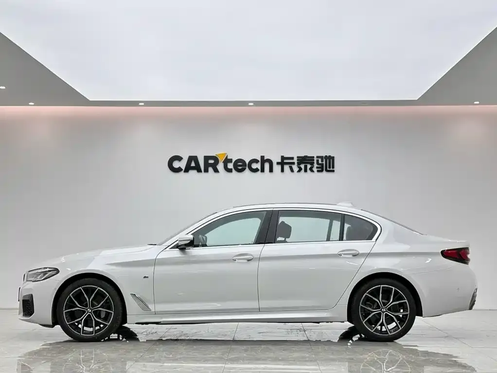 BMW 5 Series — фото 6