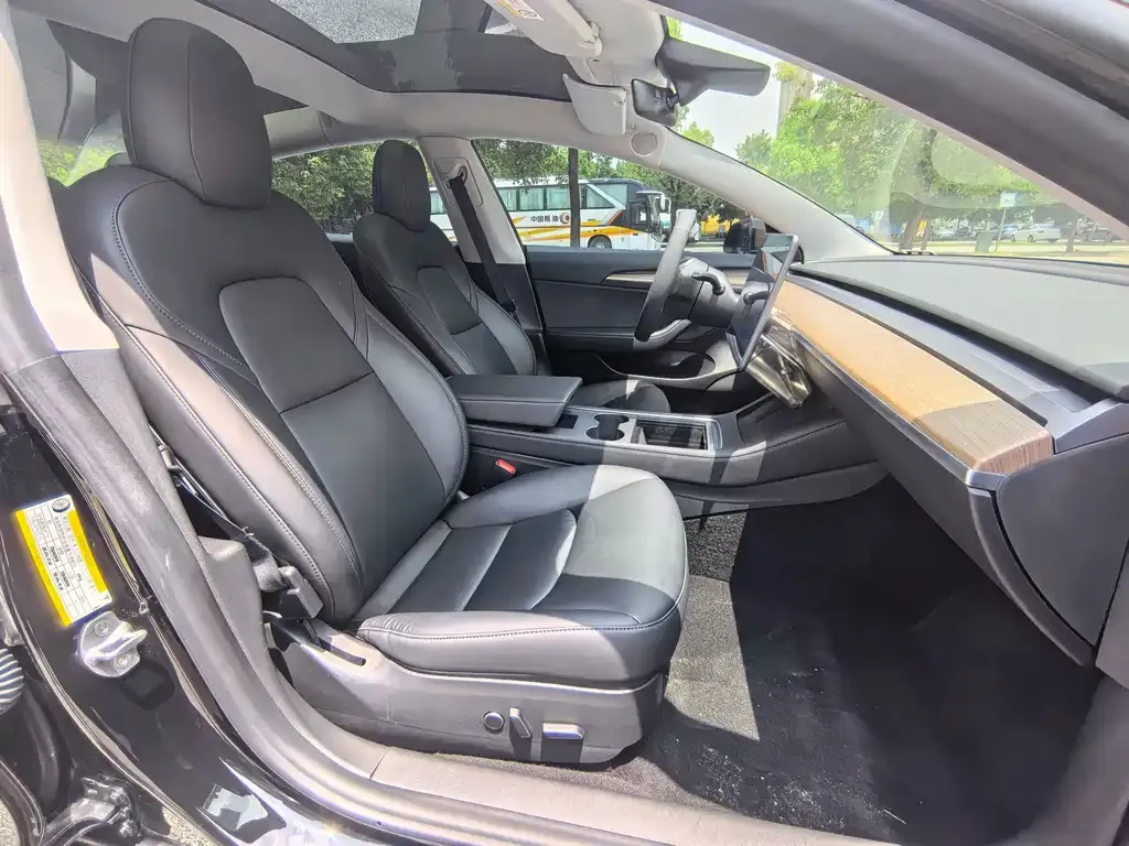 Tesla Model 3 — фото 3