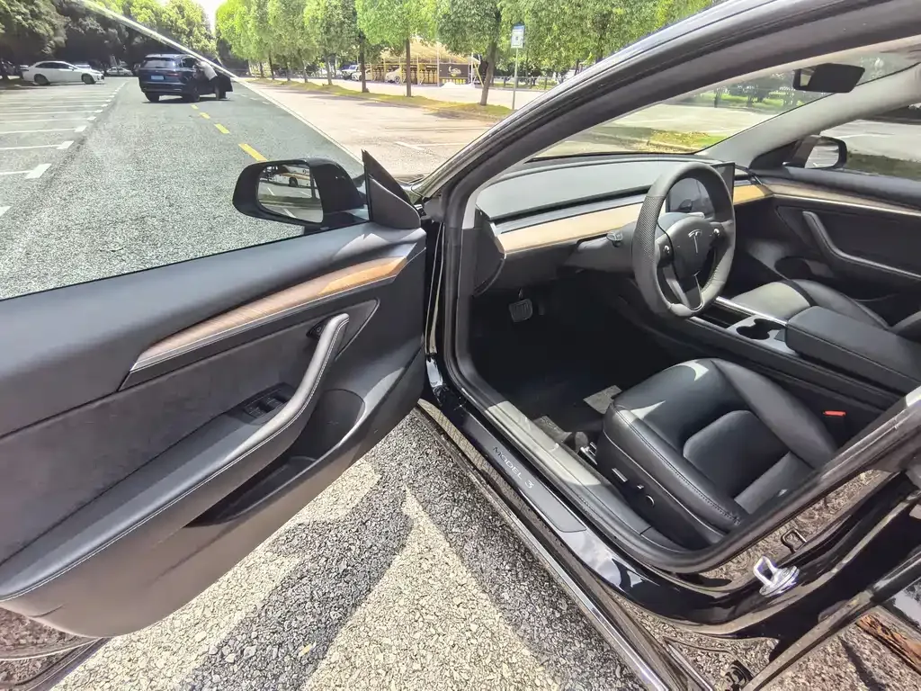 Tesla Model 3 — фото 10