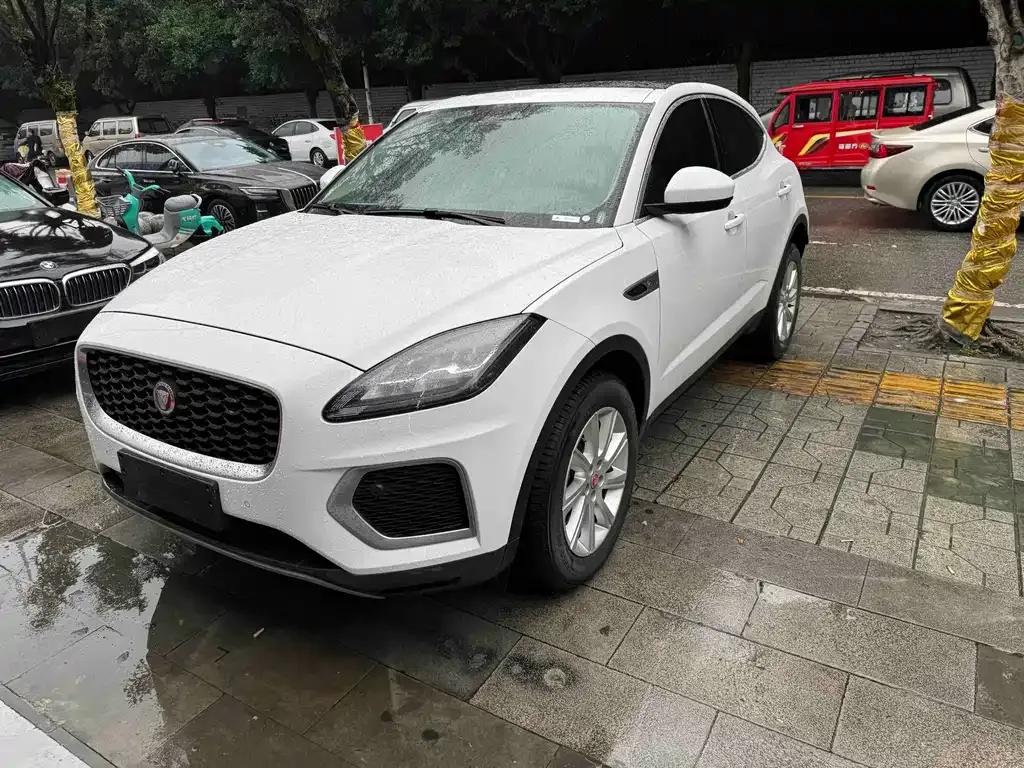 Jaguar E-PACE — фото 1