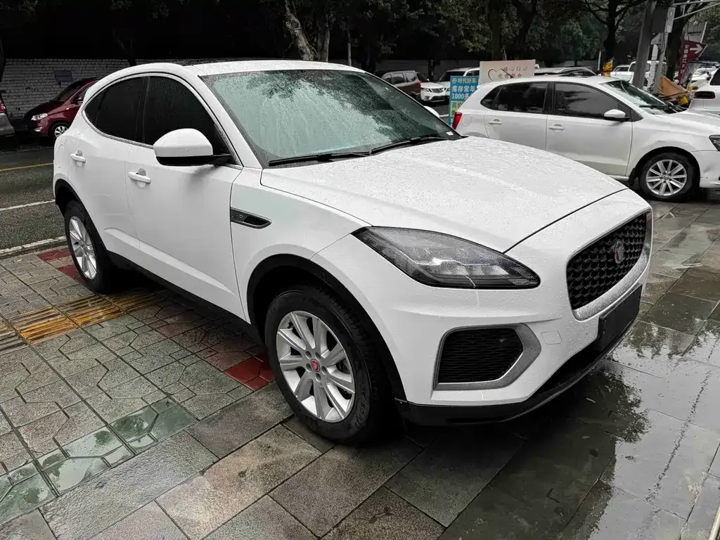 Jaguar E-PACE — фото 4