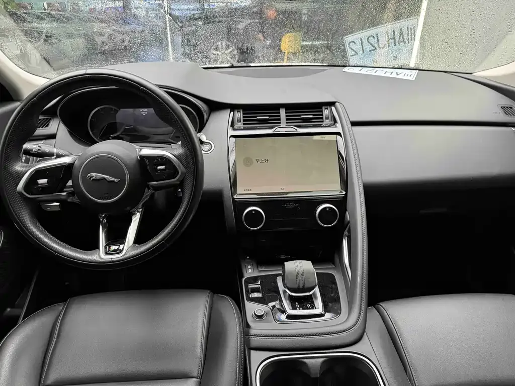 Jaguar E-PACE — фото 5