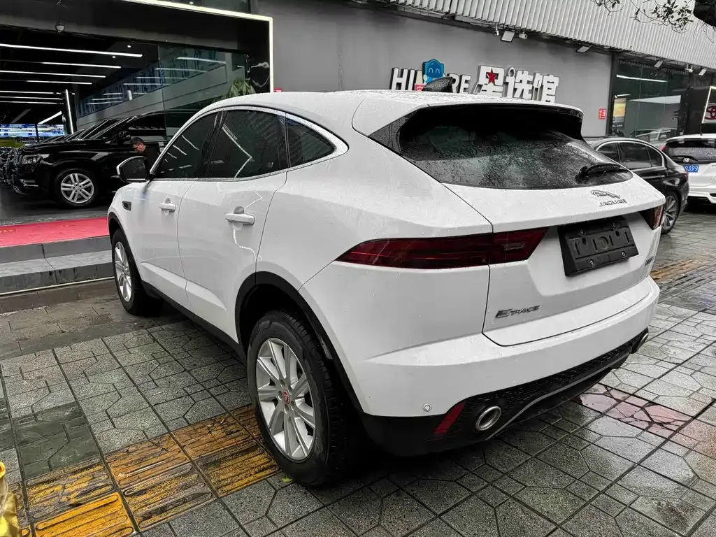 Jaguar E-PACE — фото 9