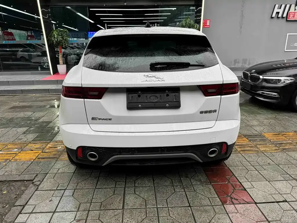 Jaguar E-PACE — фото 8