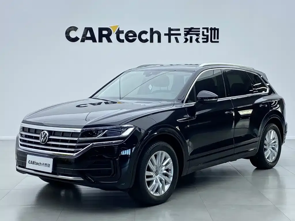Volkswagen Touareg — фото 1