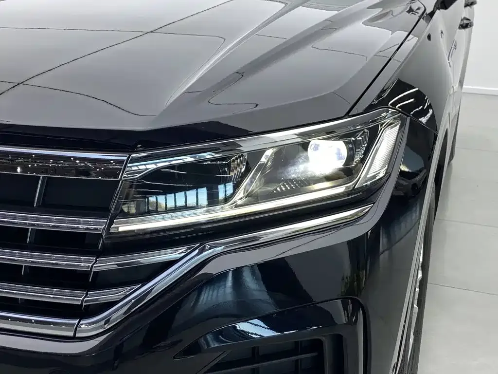 Volkswagen Touareg — фото 7