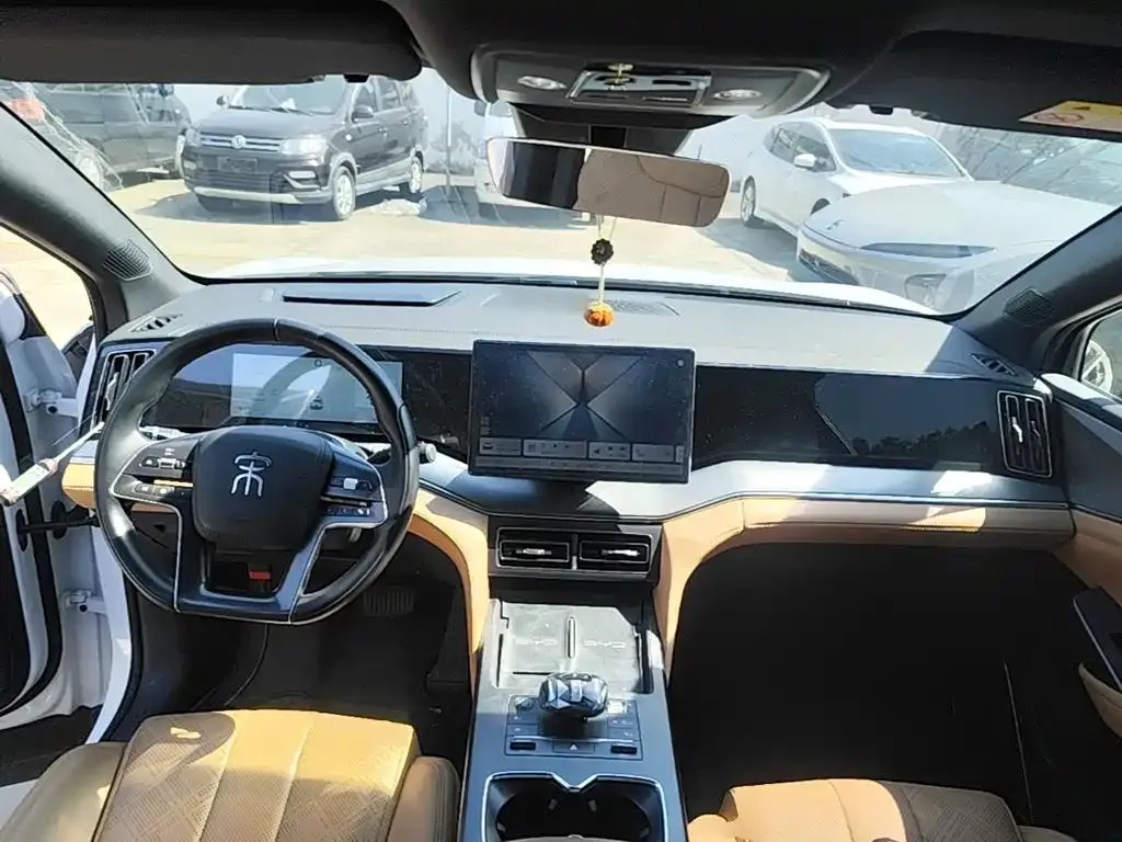 BYD L DM-i — фото 9