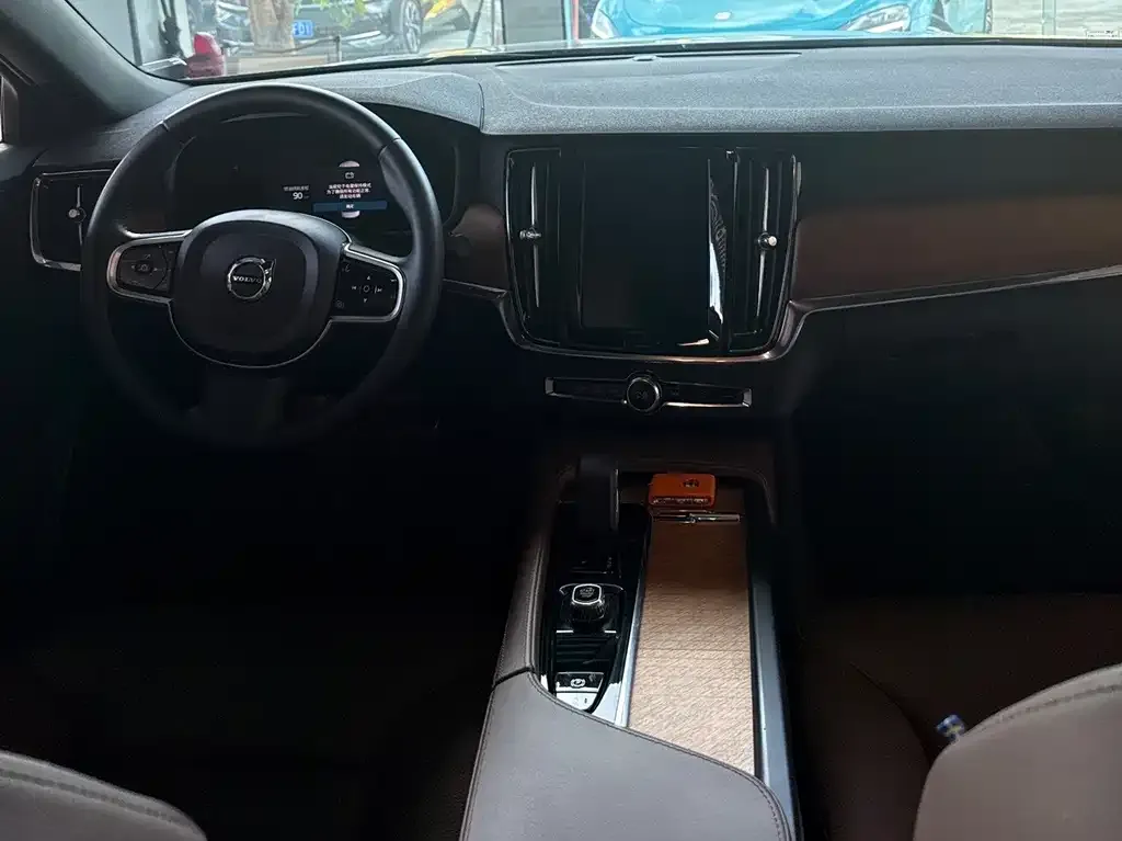 Volvo S90 — фото 9