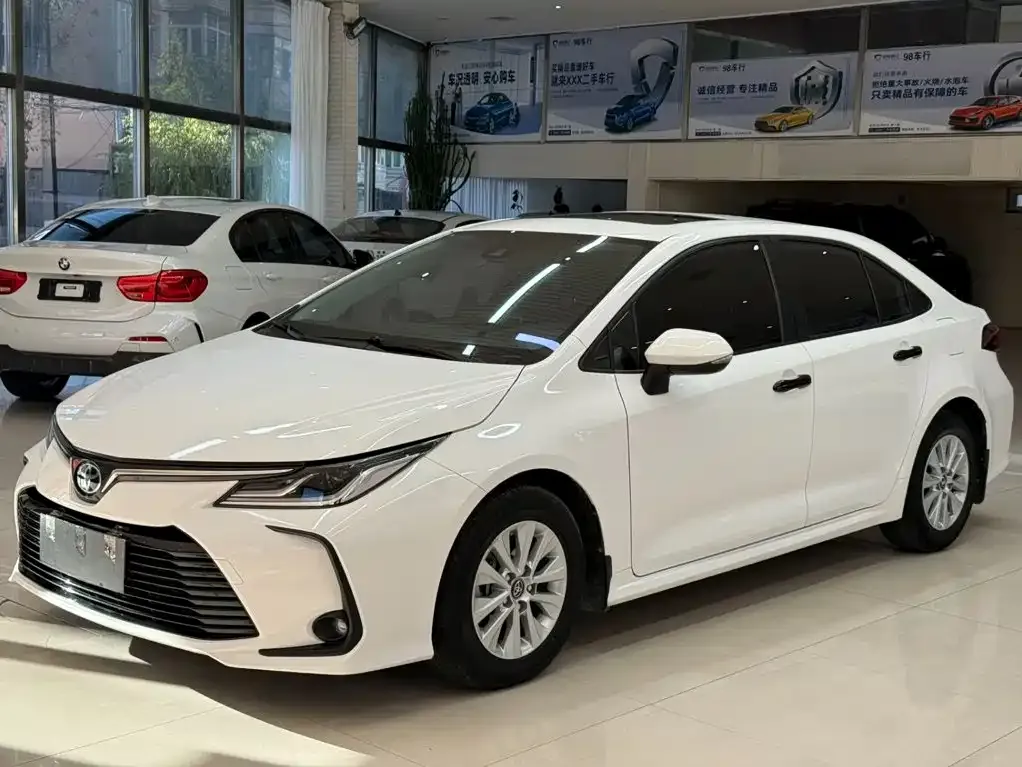 Toyota Corolla — фото 1