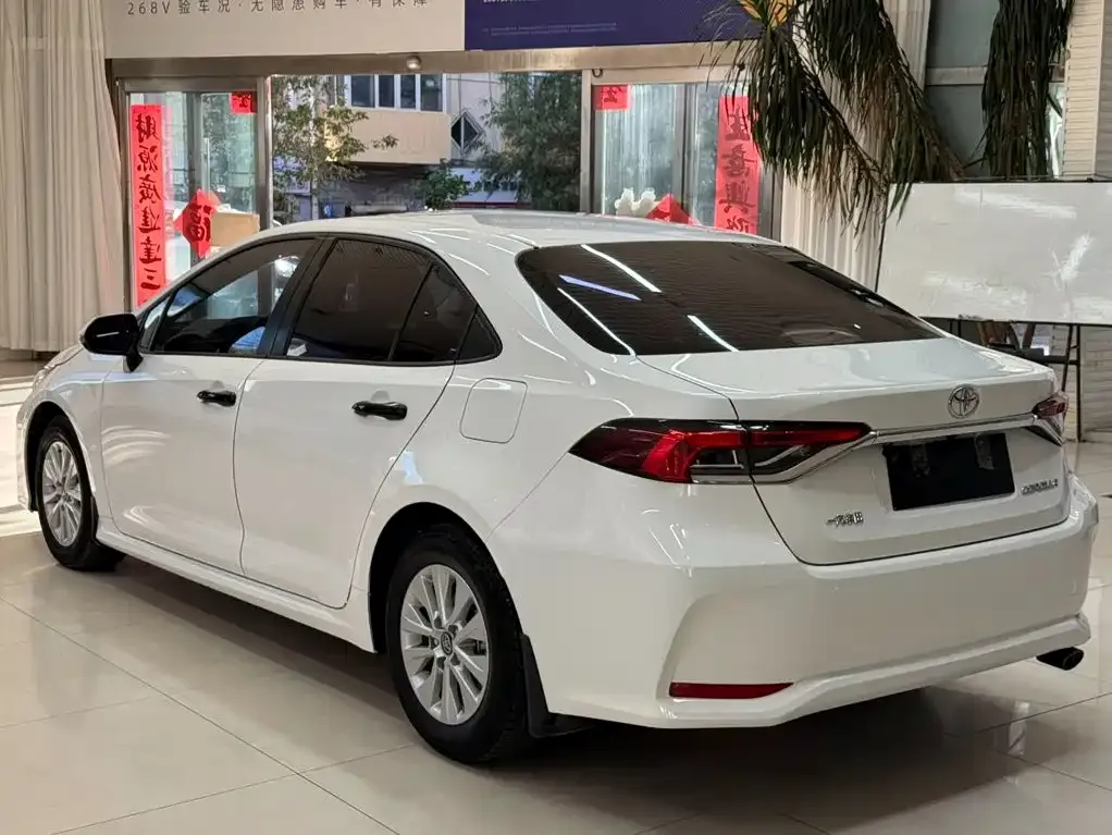 Toyota Corolla — фото 4