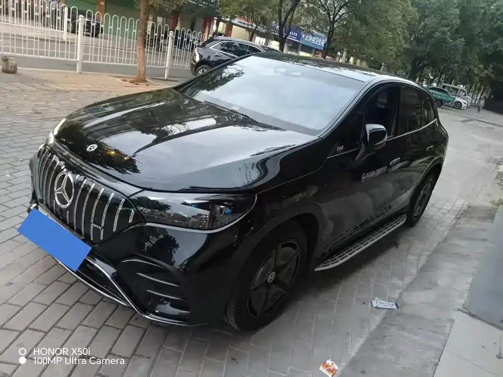 Mercedes-Benz EQE SUV — фото 1