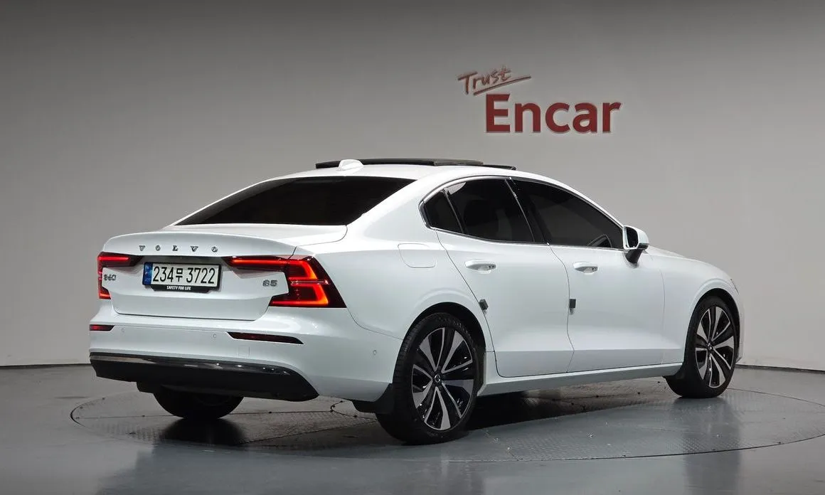 Volvo S60 — фото 10