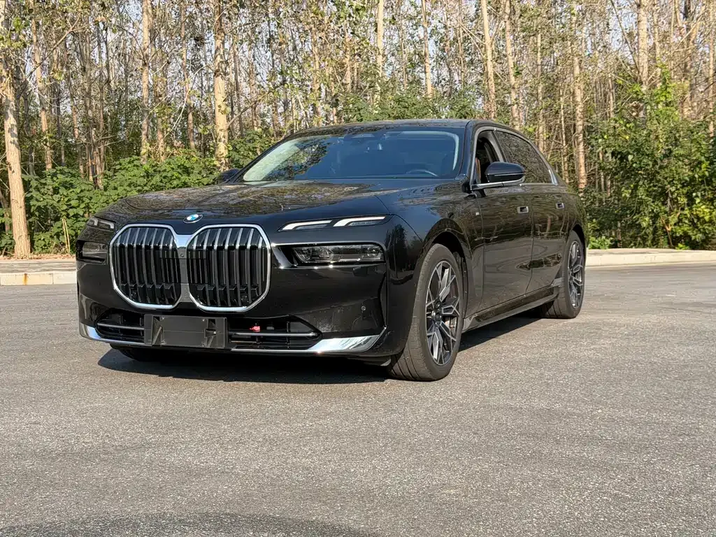 BMW 7 Series — фото 1