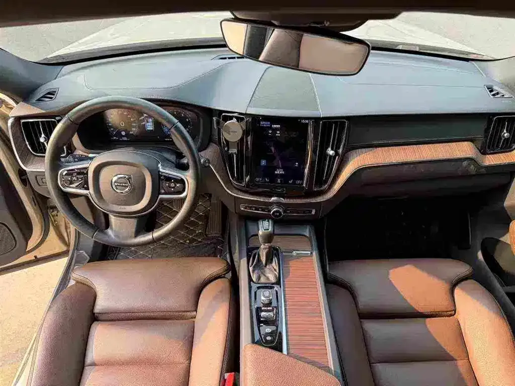 Volvo XC60 — фото 4