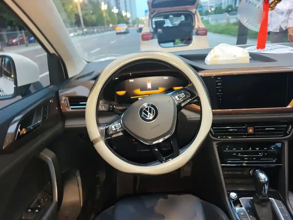 Volkswagen Tharu — фото 4