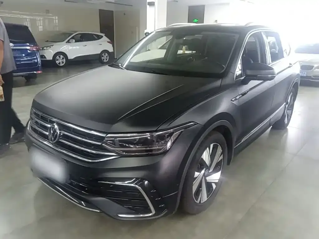 Volkswagen Tiguan L — фото 1