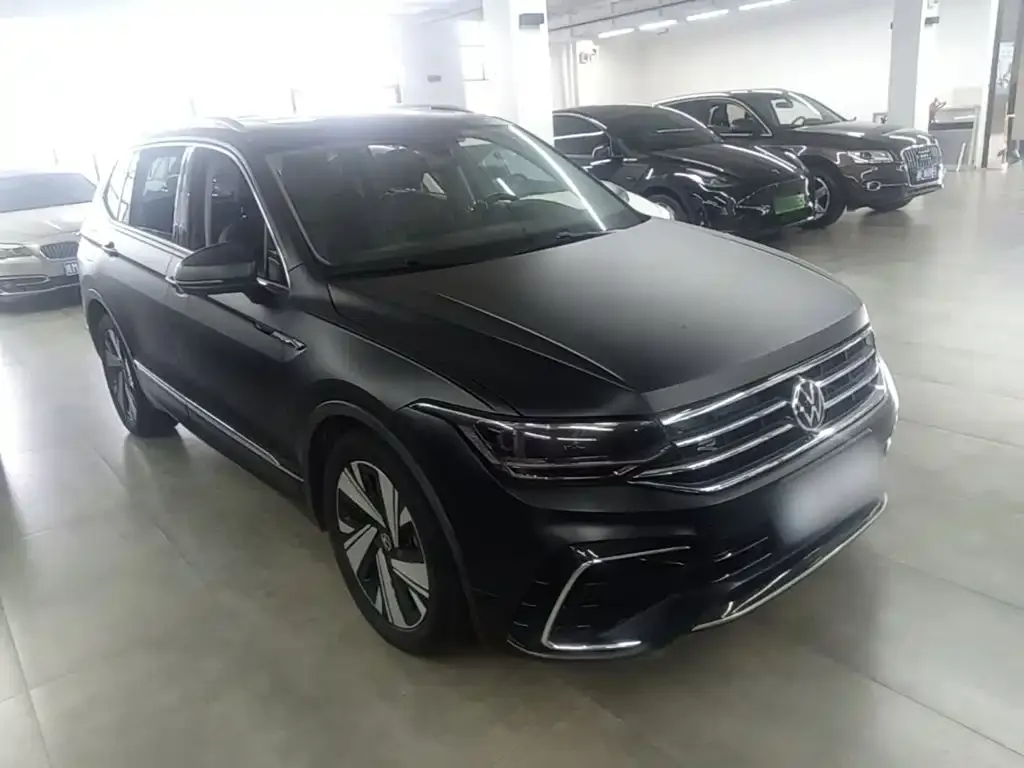 Volkswagen Tiguan L — фото 10