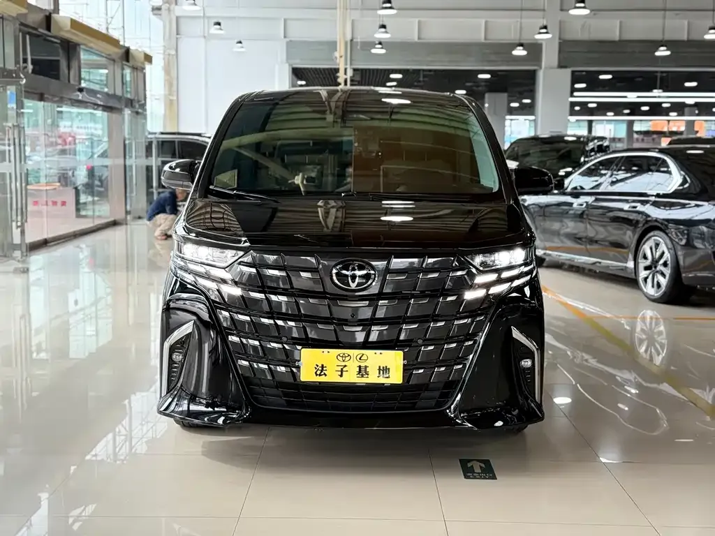 Toyota Alphard — фото 3