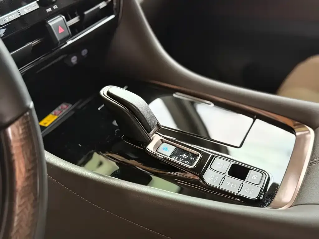 Toyota Alphard — фото 10