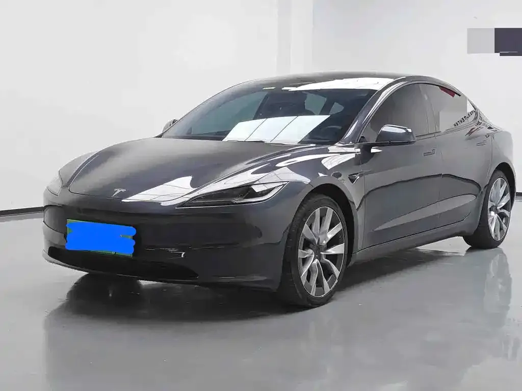 Tesla Model 3 — фото 1