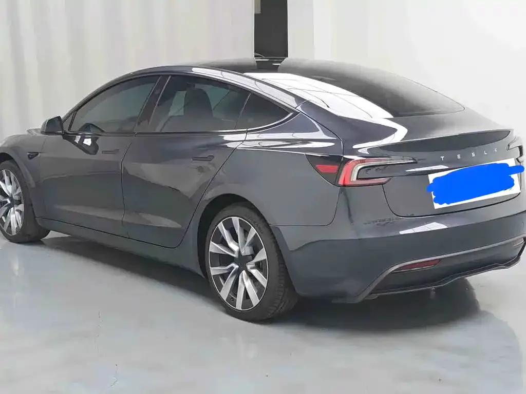 Tesla Model 3 — фото 7