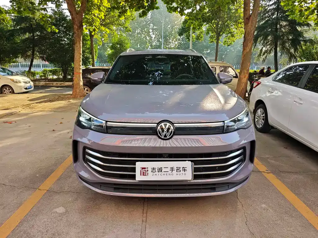 Volkswagen Tiguan L — фото 10
