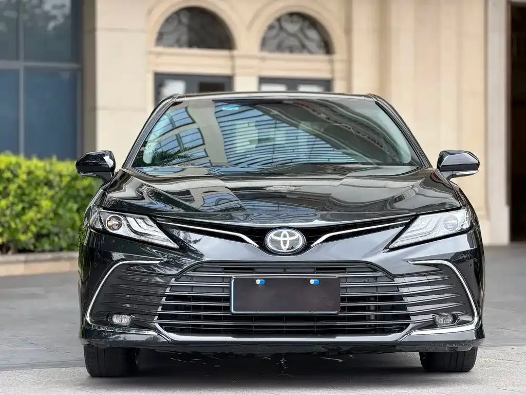 Toyota Camry — фото 3
