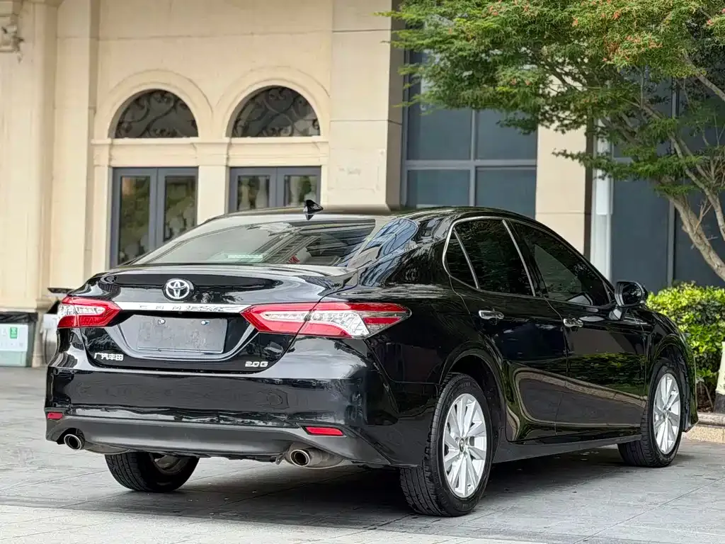 Toyota Camry — фото 10
