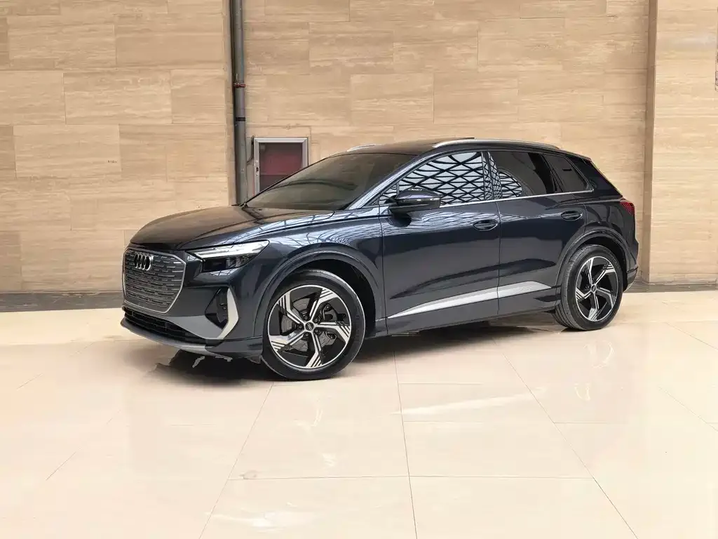 Audi Q4 e-tron — фото 1