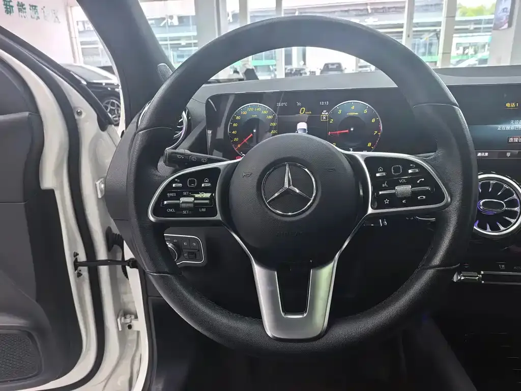 Mercedes-Benz GLA — фото 10