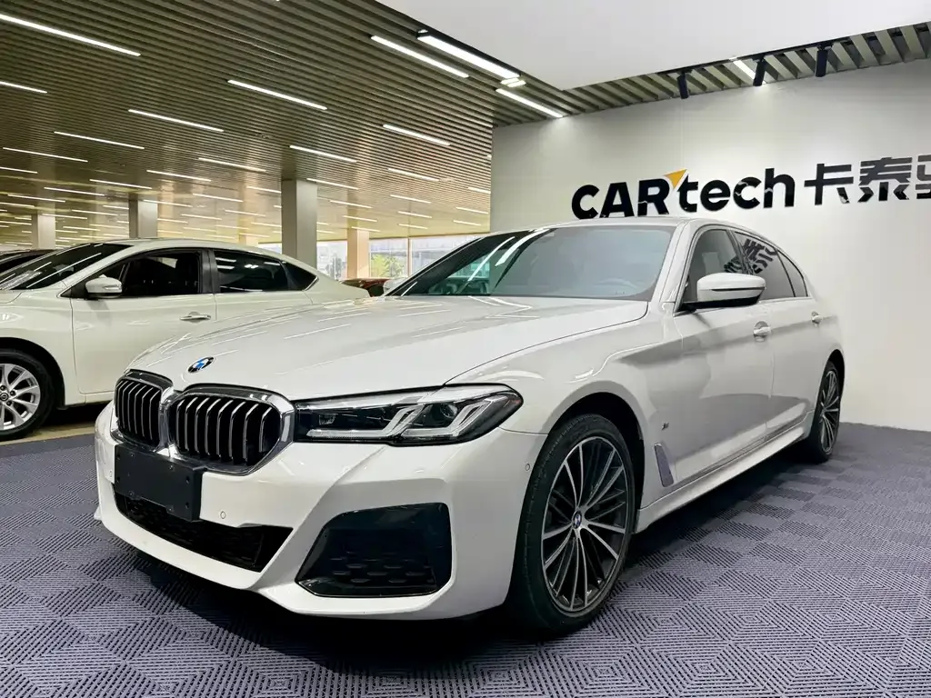 BMW 5 Series — фото 1