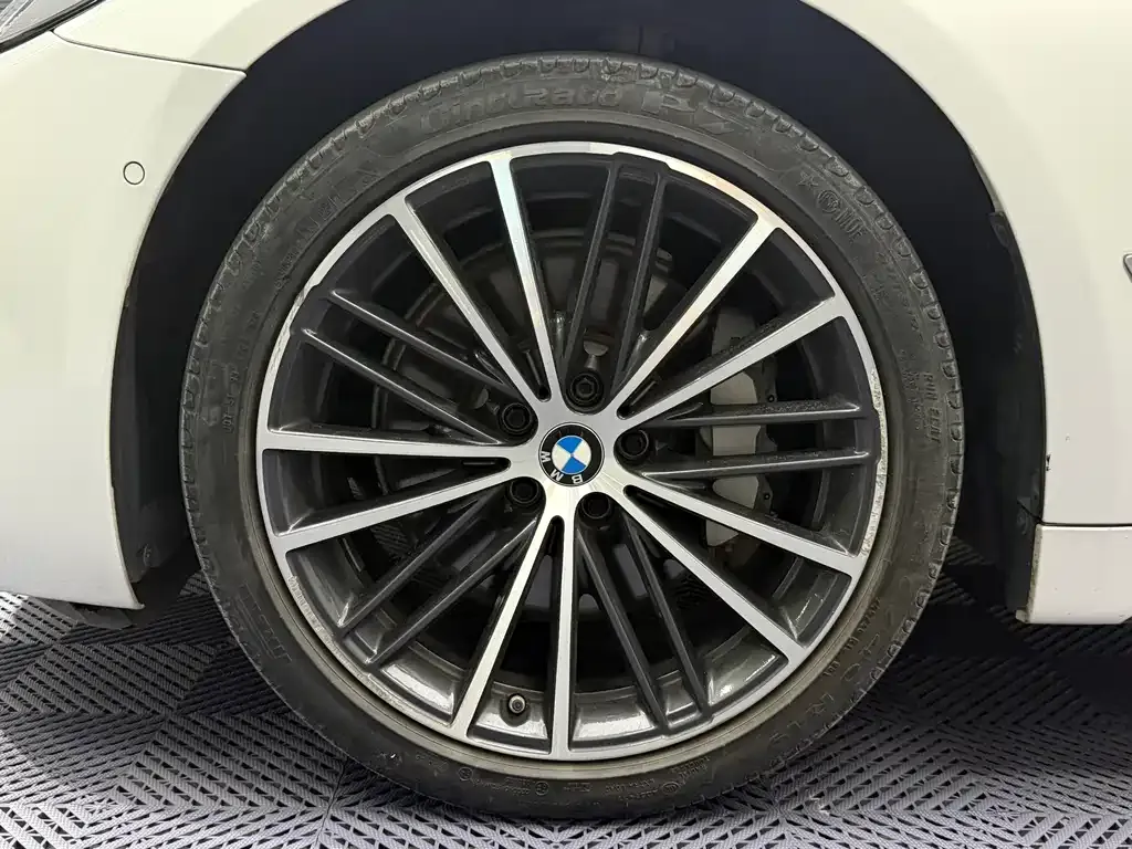 BMW 5 Series — фото 2