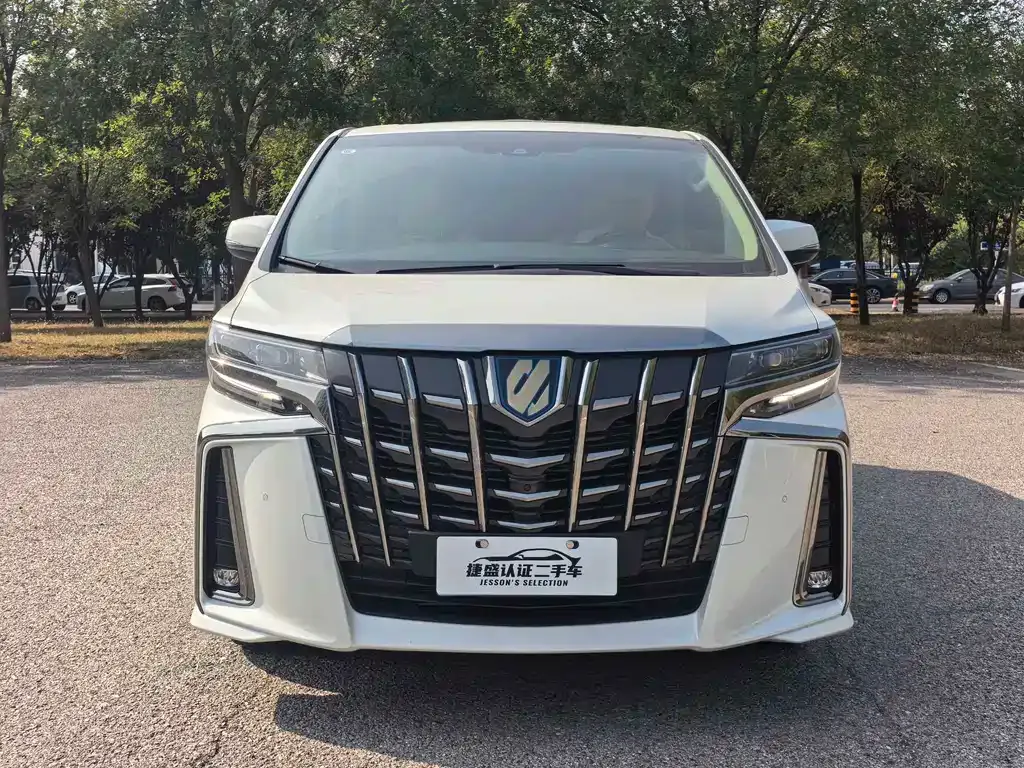 Toyota Alphard — фото 5