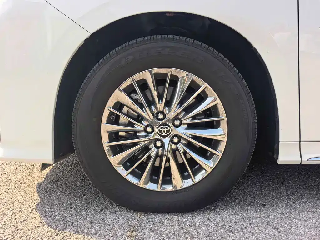 Toyota Alphard — фото 8