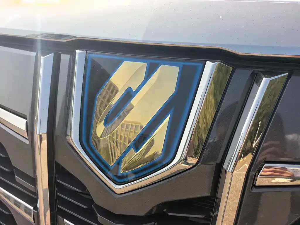 Toyota Alphard — фото 2
