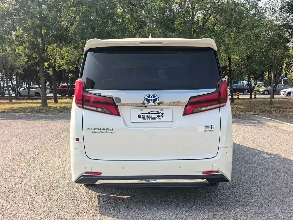 Toyota Alphard — фото 7