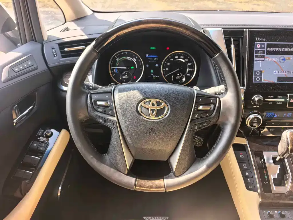 Toyota Alphard — фото 3