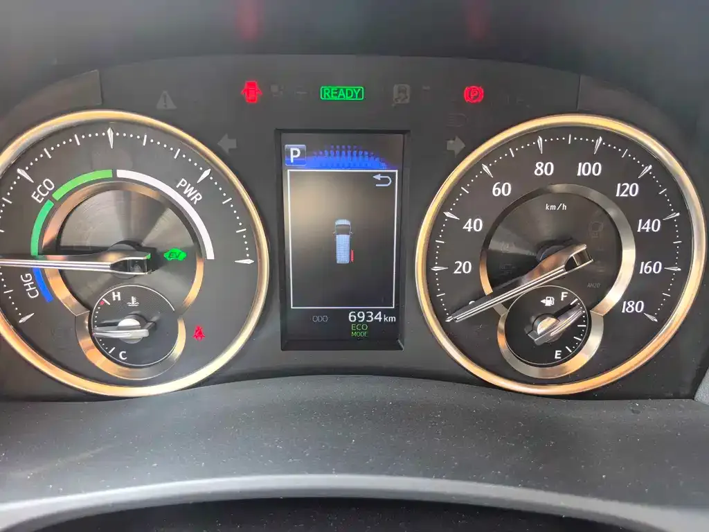 Toyota Alphard — фото 9
