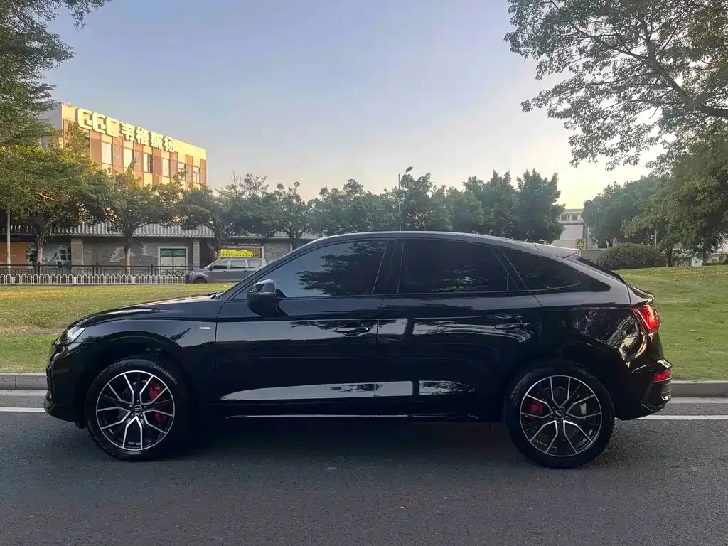 Audi Q5L Sportback — фото 6