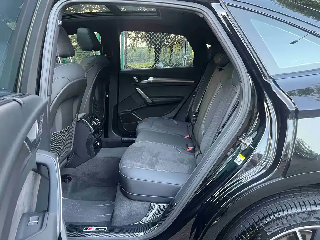 Audi Q5L Sportback — фото 4