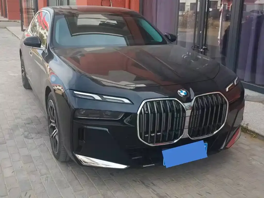 BMW 7 Series — фото 1
