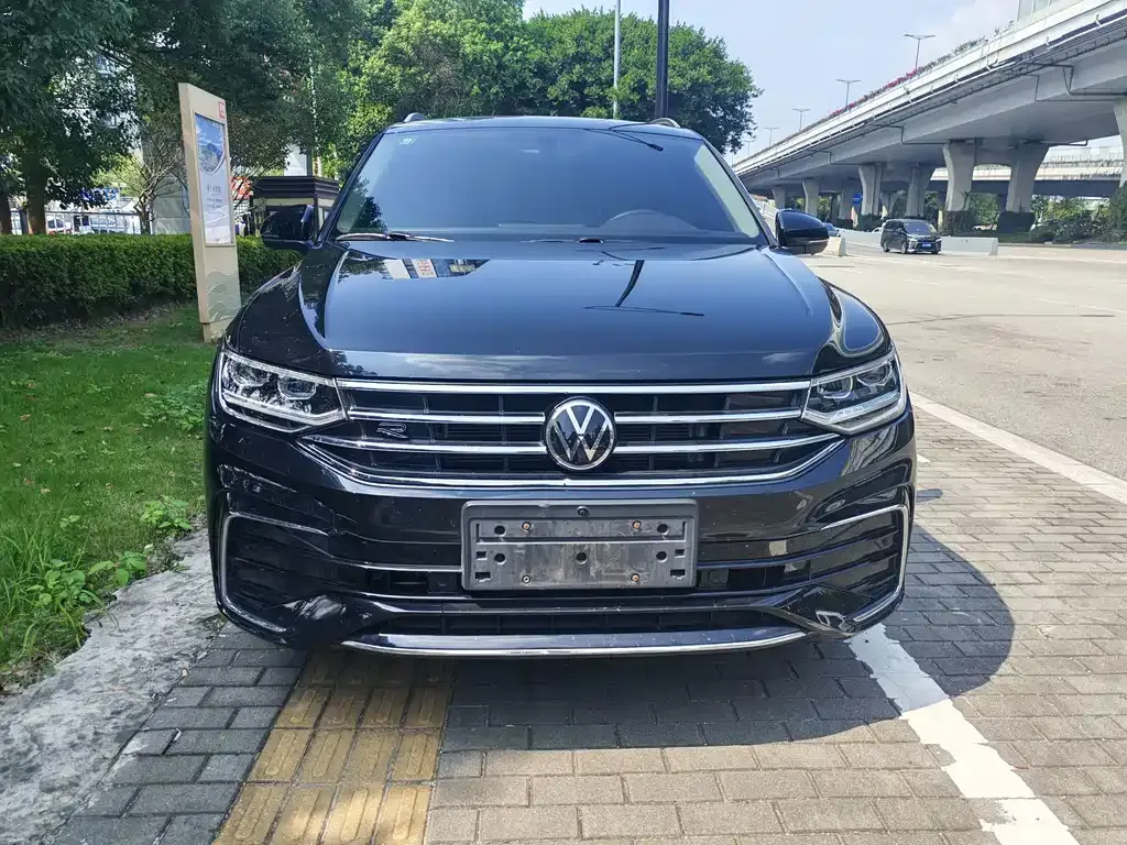 Volkswagen Tiguan L — фото 7